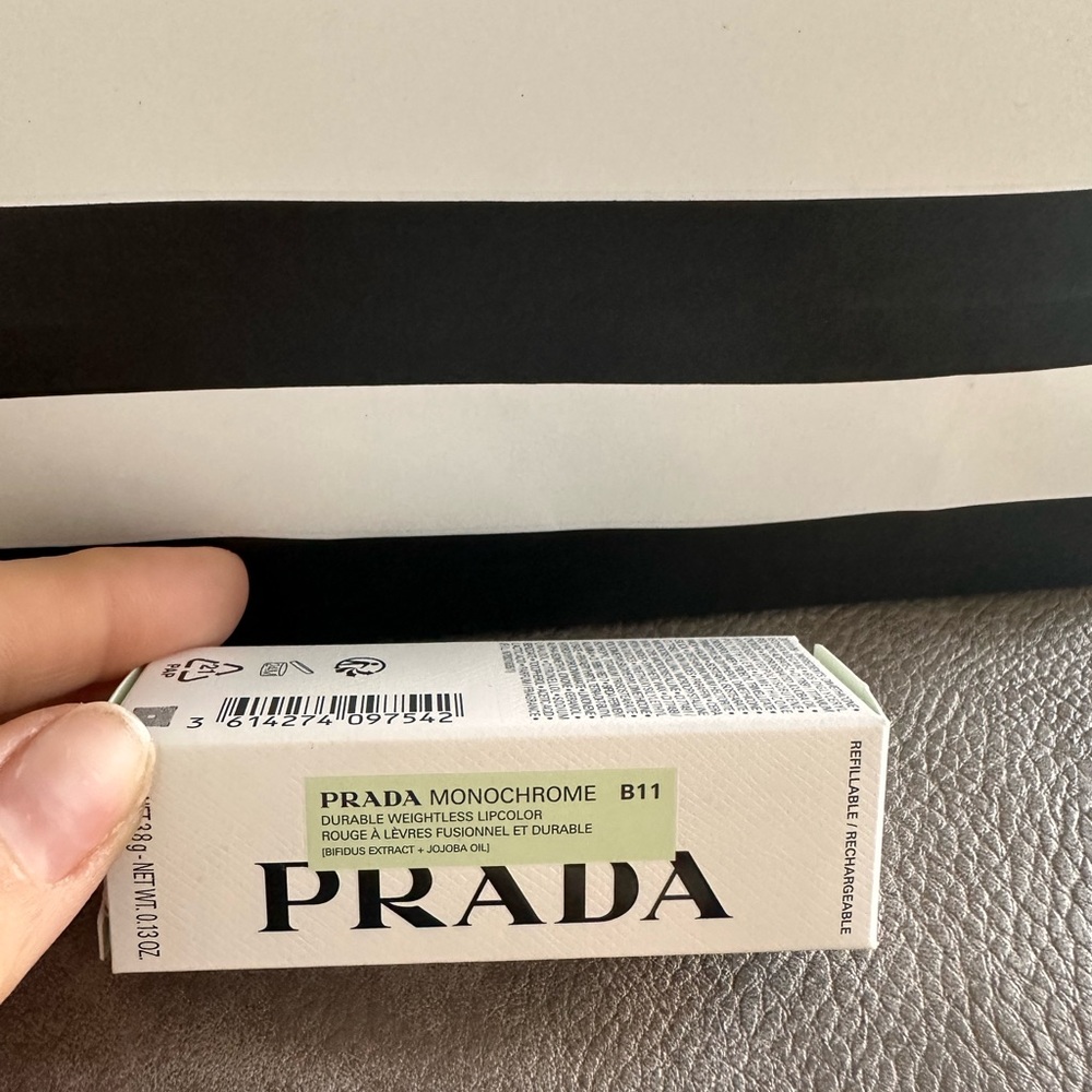 PRADA BEAUTY
Monochrome Hyper Matte Refillable Lipstick - Picture 8 of 8